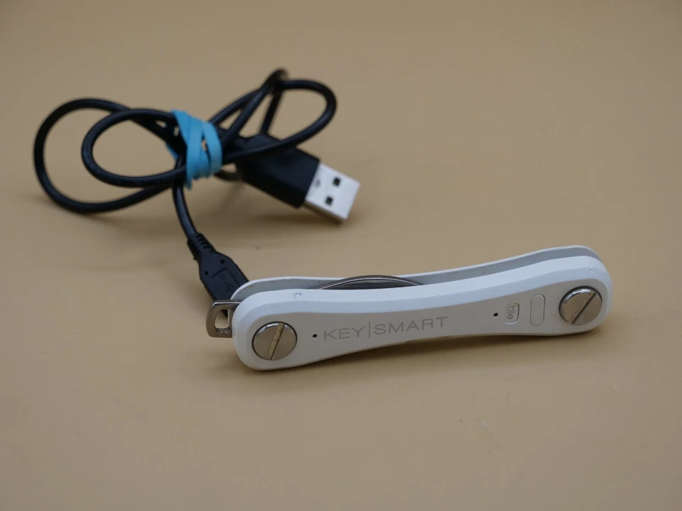 KeySmart Pro Compact Key Holder with Tile Smart Location KS411WHY, White - Image 2 of 3