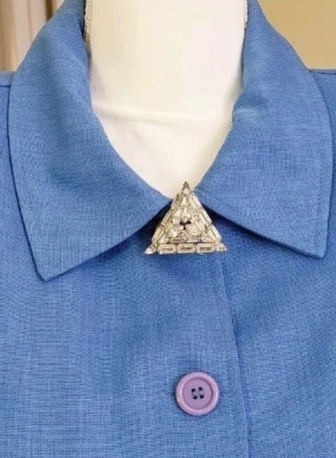 WEISS Signed Rhinestone Triangular Shaped brooch,… - image 4