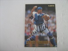 CARLOS HERNANDEZ LOS ANGELES DODGERS AUTOGRAPHED 1996 FLEER TRADITON CARD