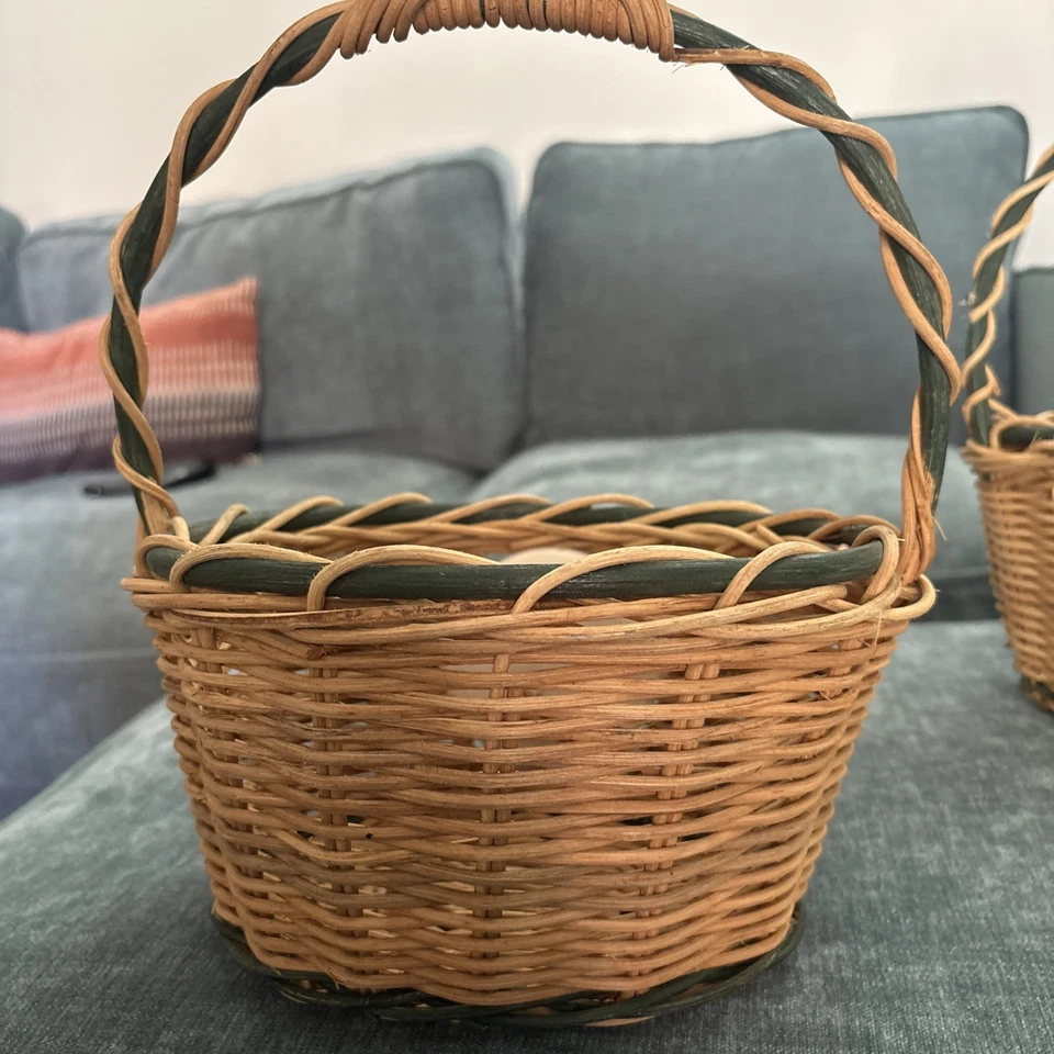 2 canastas de mimbre medianas vintage con inserto de azulejo de cerámica de Papá Noel 12" x 9,5" x 8" Foto 2 de 4