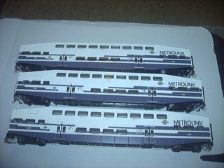ATHEARN METROLINK PASSENGER CARS 3 TOTAL METROLINK HO SCALE PREOWNED