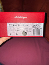 100% Authentic NIB Salvatore Ferragamo Vara Suede Pumps Size 9 B (Navy/Anthracit