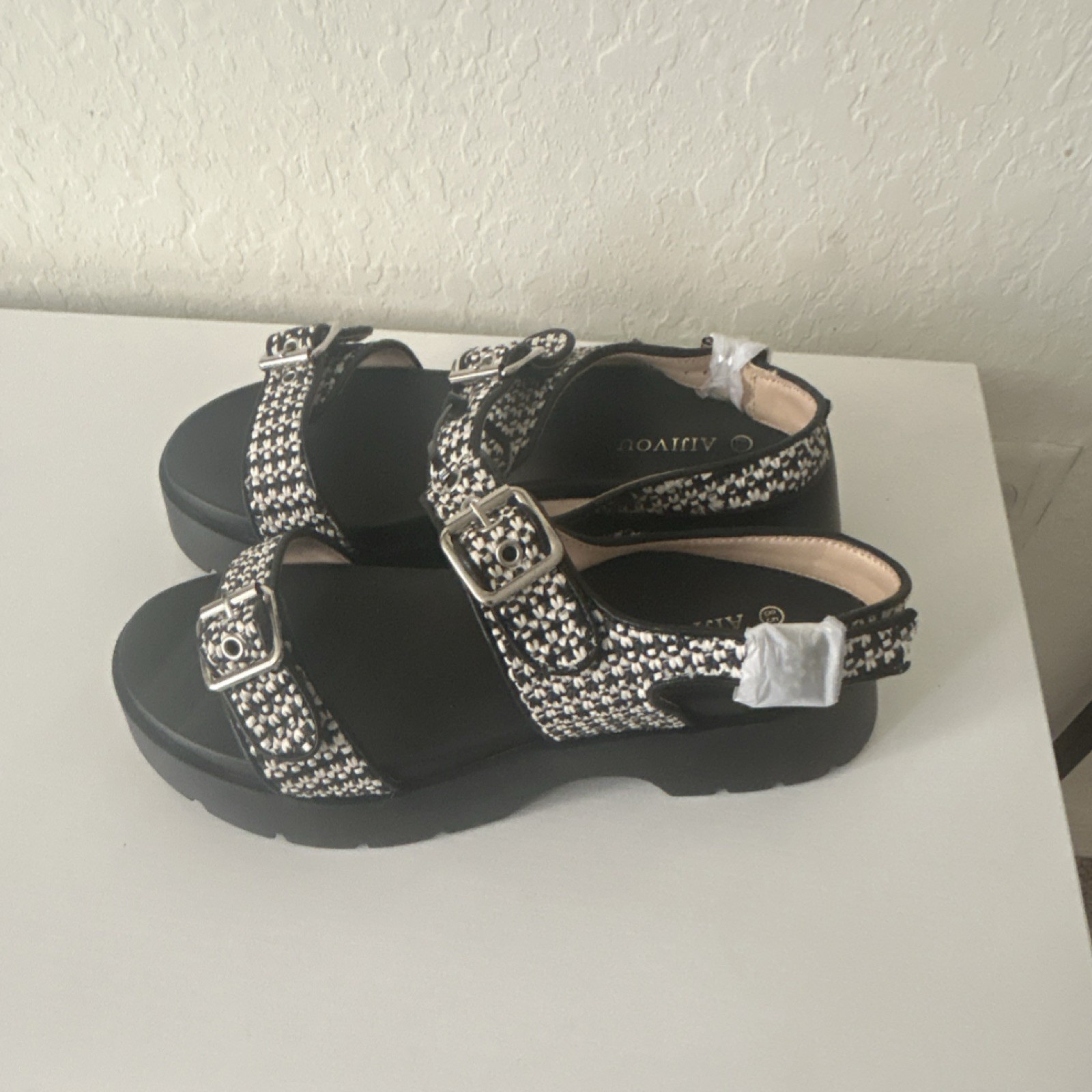 AIMYOU Black White Geometric Patterned Buckle Str… - image 2