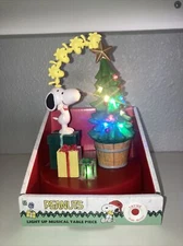 Peanuts Kurt Adler Snoopy Christmas Tree Musical Light Up Table Piece New
