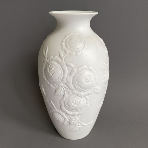 Vintage AK Kaiser Vase White Matte Bisque Floral Flowers 429 Roses ...