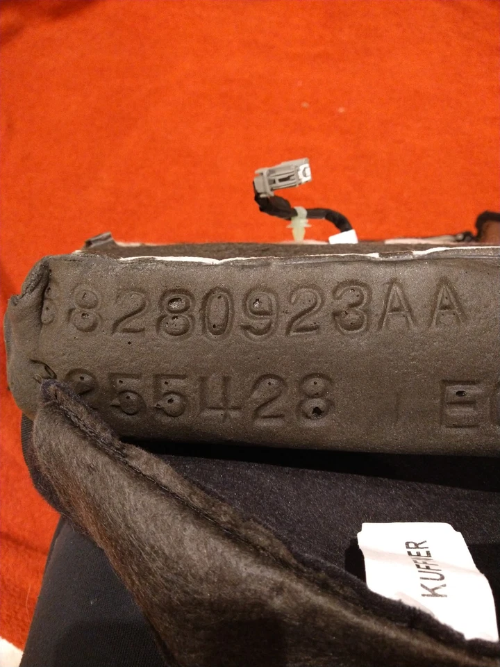 OEM JEEP CHEROKEE SEAT CUSHION, WITH LEATHER, HEATER/COOLER PAD 68280923AA - Image 4 of 4