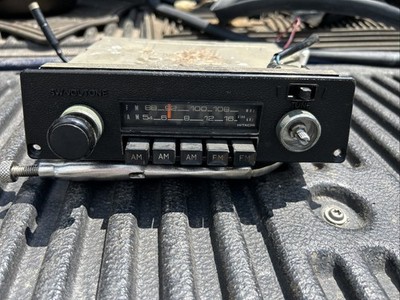 73 Datsun 240Z AM FM Hitachi Radio KM 1520ZC Original S30
