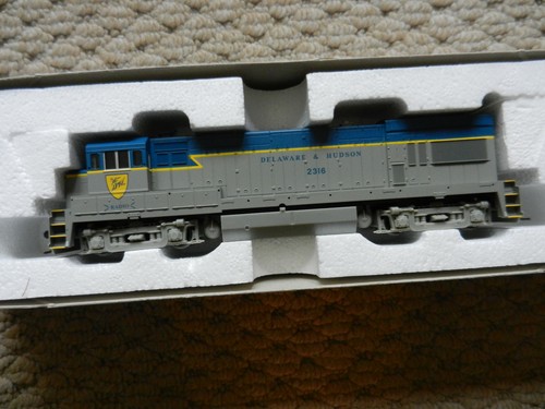 Atlas Master #8659 Delaware & Hudson (azul/gris) U23B #2316 escala HO SIN USAR, EN CAJA | Condition: New
