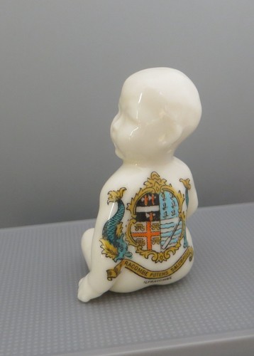 Crested Ware - Grafton Baby Sitting Up No 481 - Ilfracombe Crest - Picture 3 of 8