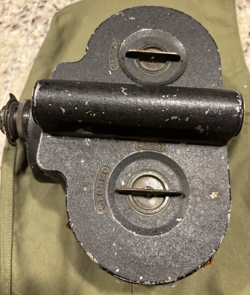 Cámara de cine automática Bell & Howell Co., Chicago, registrada en película Foto 2 de 4