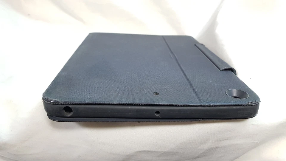 Logitech YU0073 rugged combo 3 student Ipad keyboard case 7th 8th 9th generation - Image 2 of 4