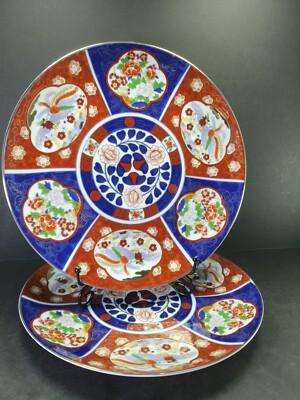 Paar schöne zeitgenössische Sammlerstücke Porzellan Bone China Imari Teller 10''