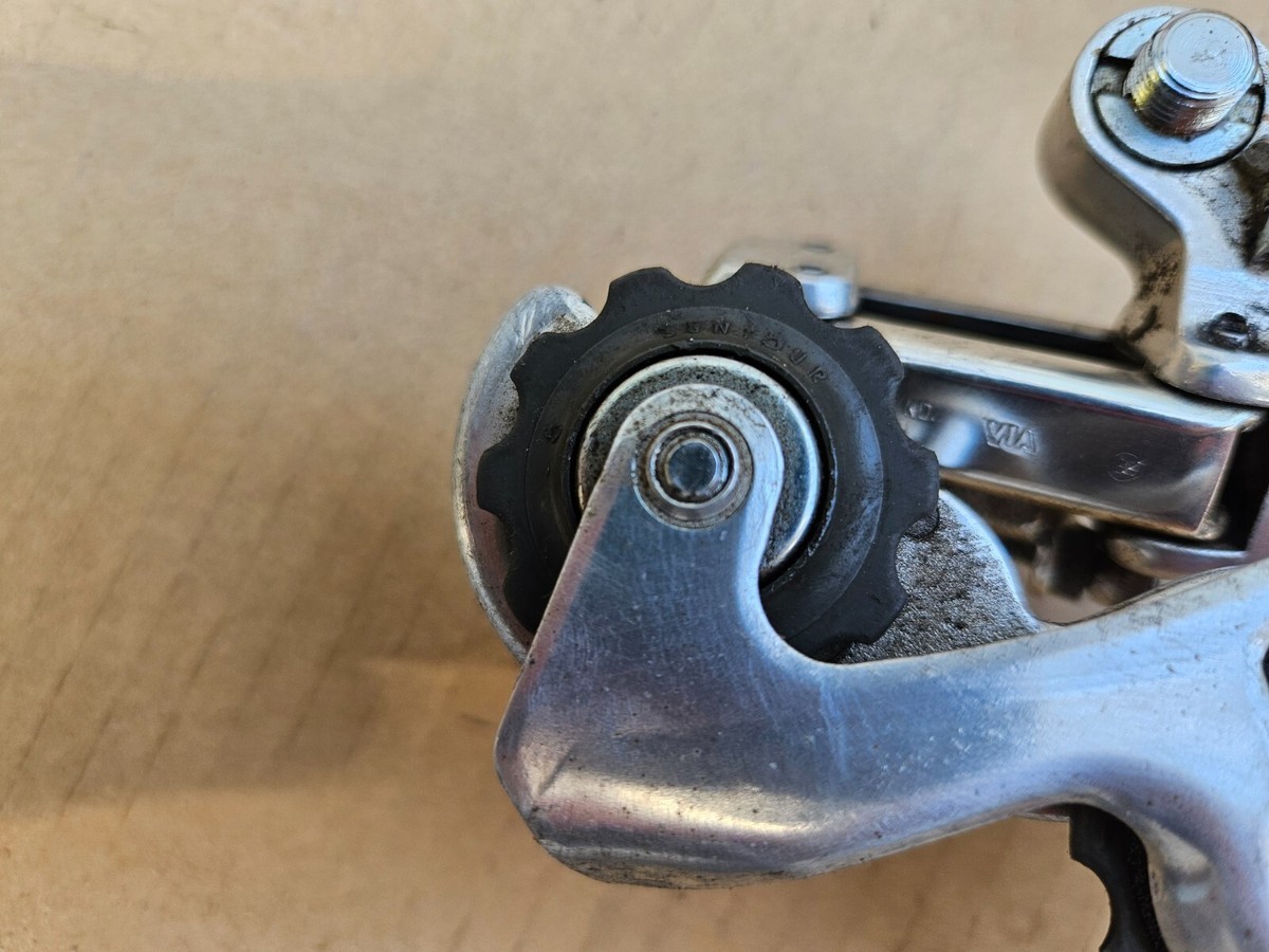 Dérailleur Arrière Suntour AR – Vintage Années 80 – Moyenne Cage – Fixation Par Boulon