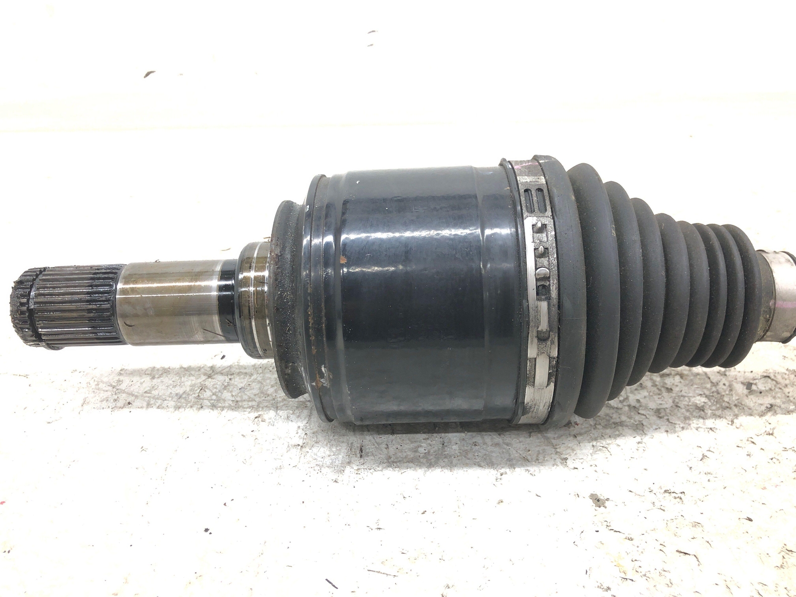 2017-2024 MASERATI LEVANTE 3.0L AWD REAR CV AXLE SHAFT *14K* 670032036 OEM (B)