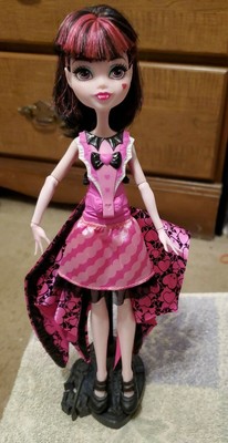draculaura doll with wings