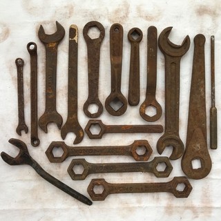 14 Vintage & Antique? Spanners 2 Manual Tools Rusty Vono Bedstead Fittings etc.