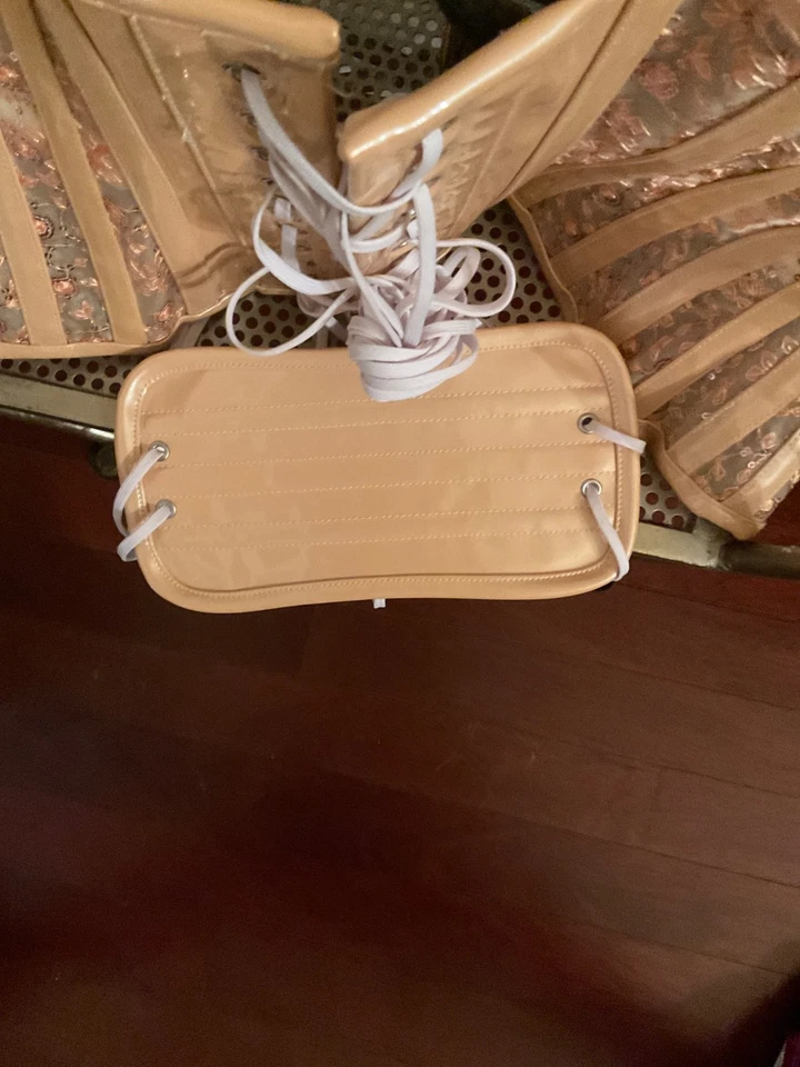 Corsé Mystic City en rubor y brocado floral deshuesado Foto 3 de 4