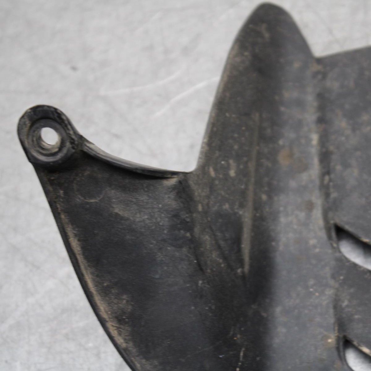 21 KAWASAKI NINJA ZX6R REAR BACK WHEEL TIRE HUGGER FENDER 35023