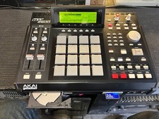 AKAI MPC2500 CD , MPC 2500 , 128 meg ,drum pad sampler ,CLEAN ARMENS