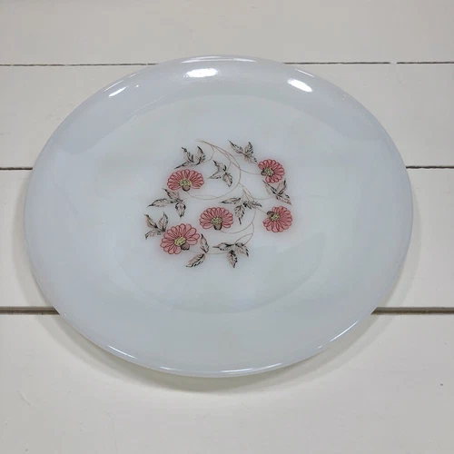 One Vintage Anchor Hocking Fire King FLEURETTE 7.25” Replacement Salad Plate.