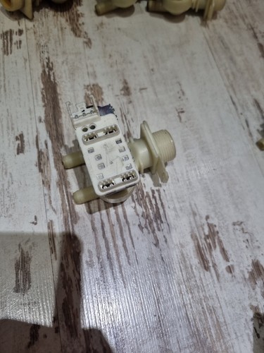 Einlassventil Ventil MAGNETVENTIL WASCHMASCHINE Siemens BOSCH  9000047098