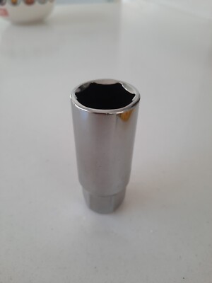 Halfords Advanced 3/8'' Square Drive 19mm Spark Plug Socket (12mm Thread Size) 