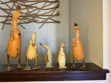 Vtg Smith & Hawken Carved Wood Ducks Figures Distressed Rustic Primitive Decor