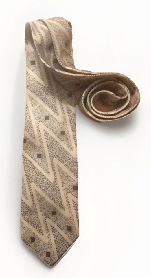 "Corbata de colección GIORGIO ARMANI marfil en zigzags sobre guijarros grises y cuadrados 31/2"" de ancho EVC Foto 2 de 4