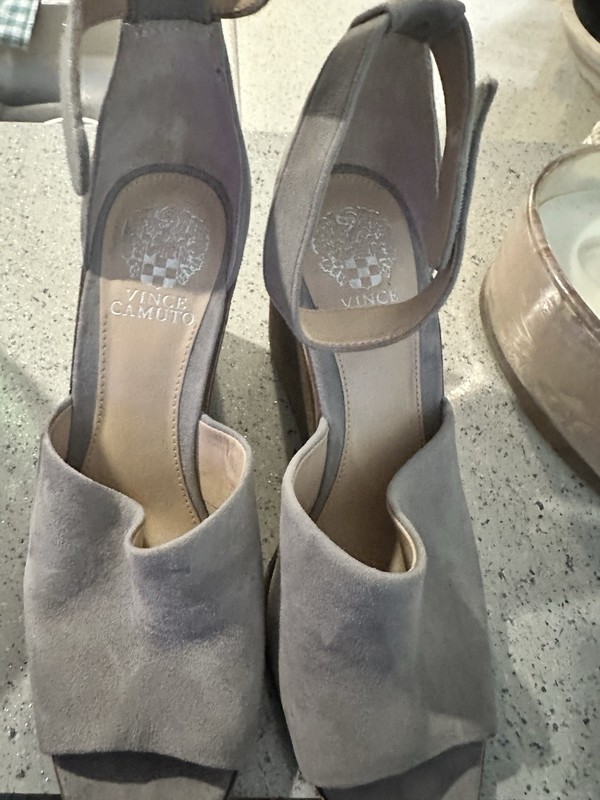 VINCE CAMUTO Wedge  SUEDE SZ 9