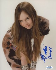 Madeline Carroll Autographed Signed 8x10 Photo ACOA
