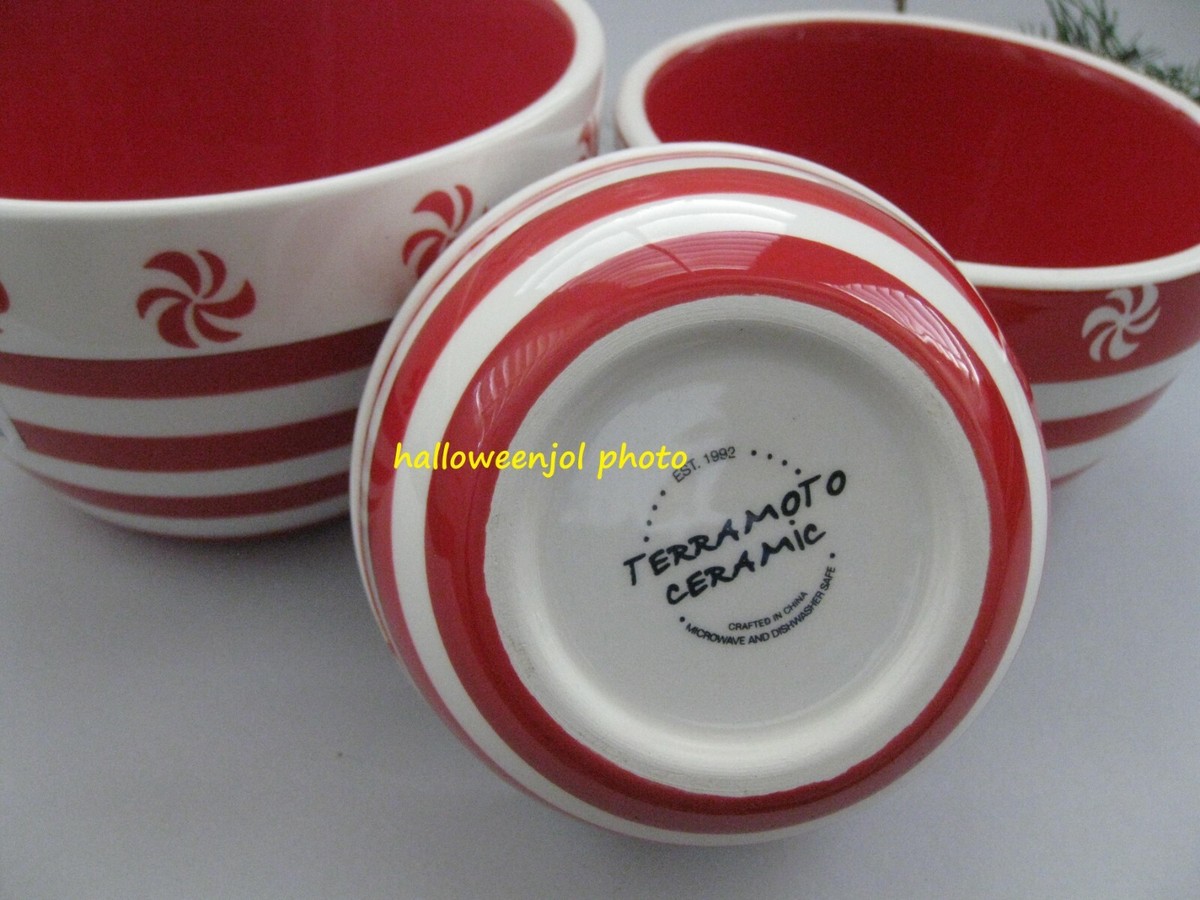 TERRAMOTO CERAMIC Nesting Bowls Red White Christmas Snowflakes