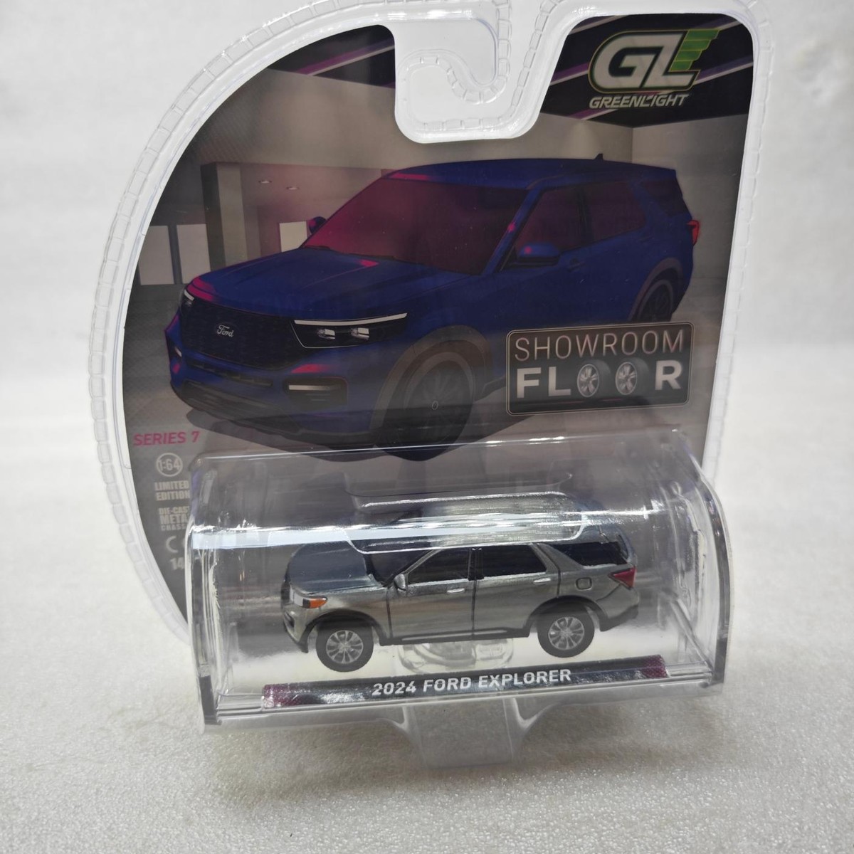 Greenlight 1:64 2024 Ford Explorer Showroom Floor Series 7 Model Greenlight 1:64 2024 Ford Explorer Showroom Floor Series 7 Model