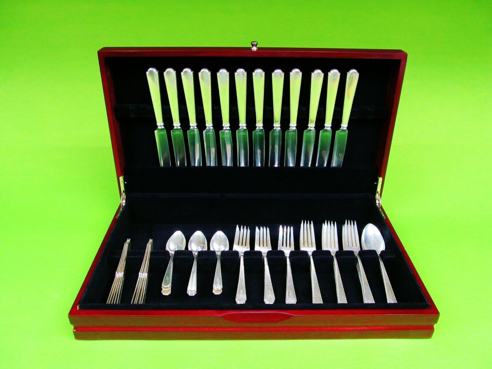 William & Mary by Lunt sterling silver Flatware Service Set  For 12, 62 pieces. 