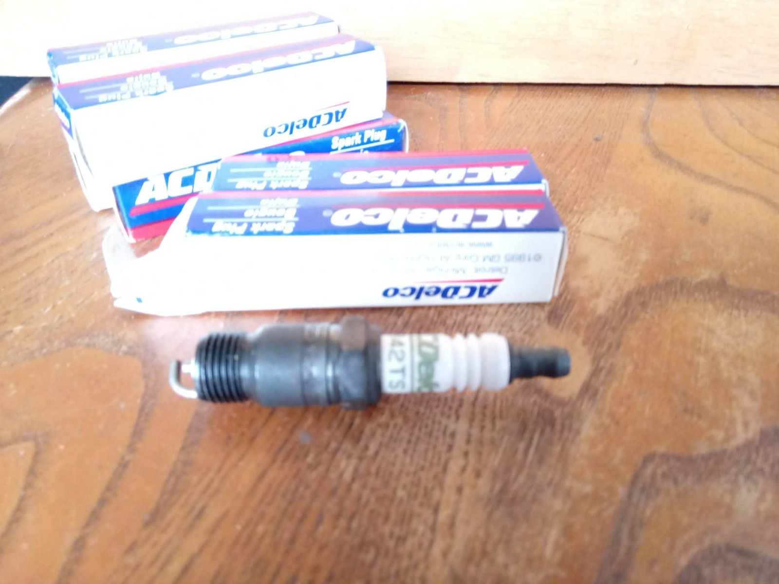 NEW GENUINE GM ACDelco Spark Plugs R42TS Set Of 6