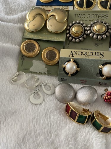 Lot Of 17 Vintage Clip On Earring Bundle - Picture 5 of 5