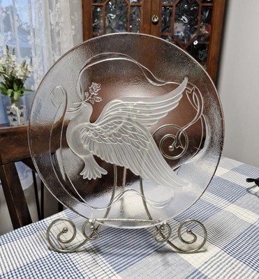 VTG Large Plate w/Frosted Embrossed Pigeon Bird with Rouse in Its Mouth.Excelent