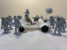 Vintage Lot of 17 Gray Hard Plastic 2" ASTRONAUT FIGURES Rovers. Space Toy