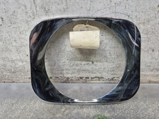 Enjoliveur de phare gauche