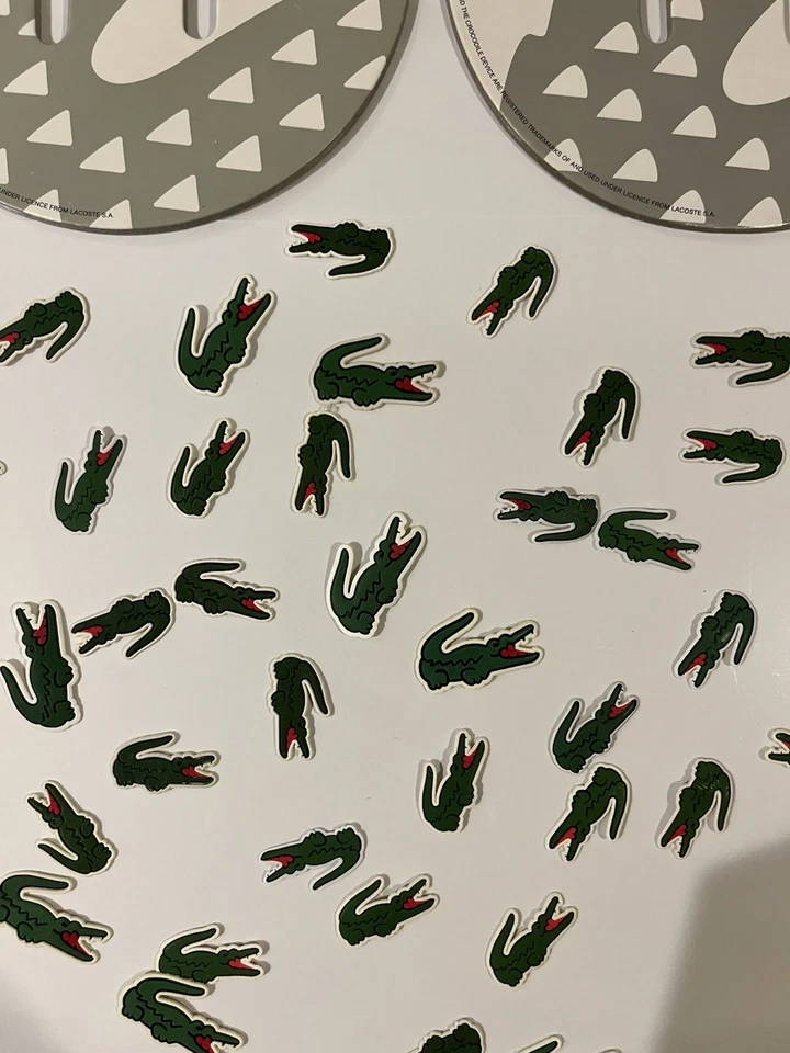 Perchas para corbatas LACOSTE con logotipo de cocodrilo (39) y LACOSTE (2) Foto 2 de 3