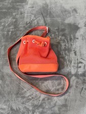 UGG Mini Borsa a Secchiello Corallo Borsa a Tracolla Regolabile