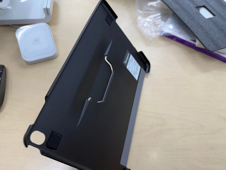 Targus Custom Fit Case for iPad Air iPad Air2 and 9.7 iPad Pro - RED / Black - Image 4 of 4