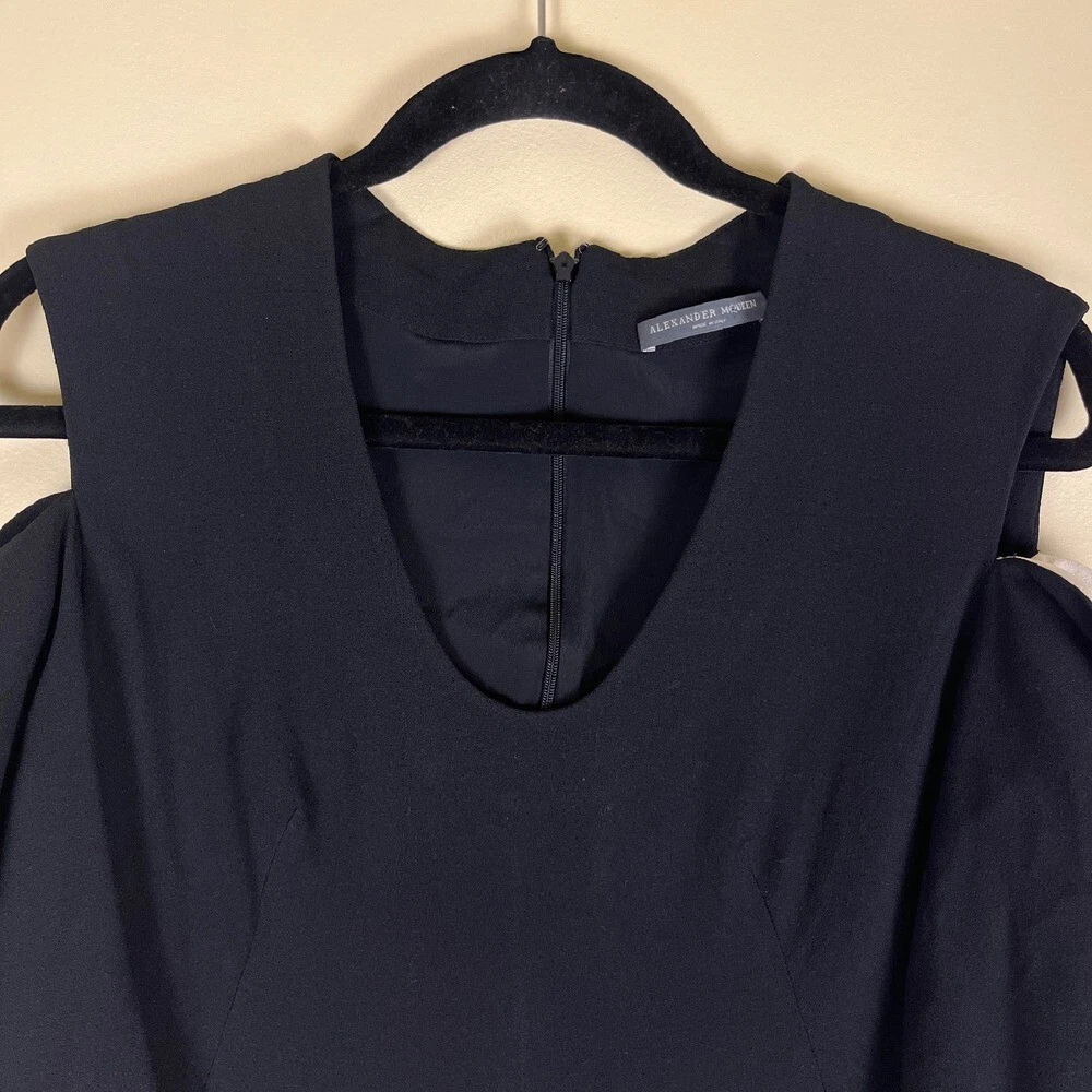 Abito ALEXANDER MCQUEEN con spalle ritagliate taglia 44 (US 10) nero scollo a V