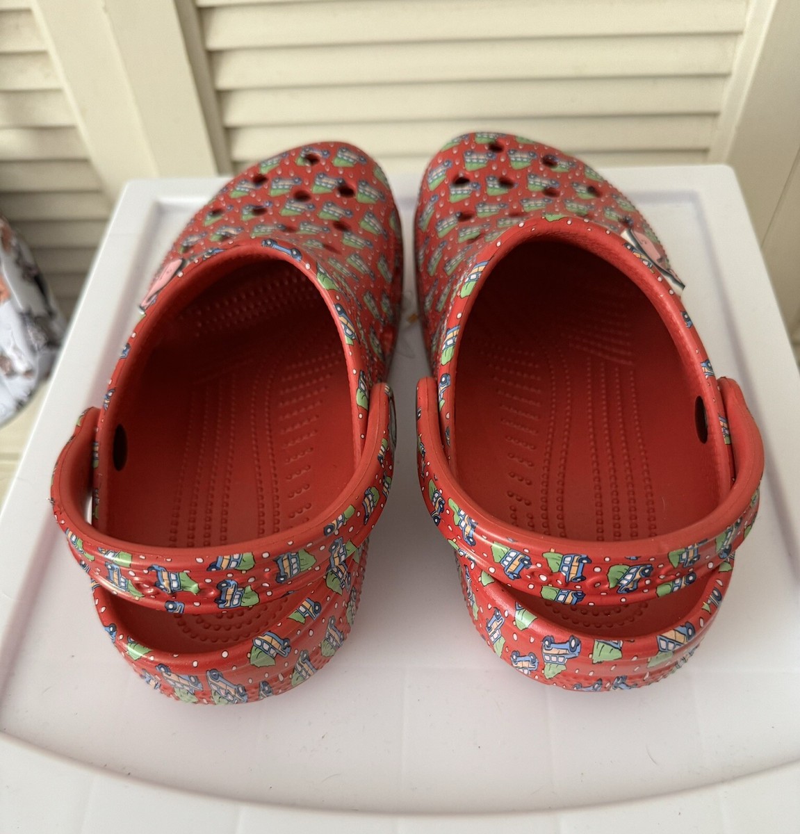 Crocs M6 W8 Classic Vineyard Vines Clogs Holiday Truck with  display picture 1