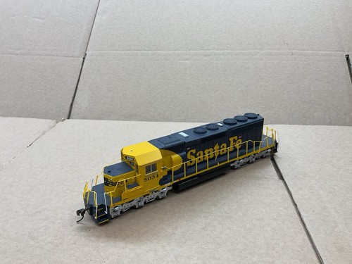 BACHMANN HO-SPUR DIESELLOK SD40-2 SANTE FE GELB & BLAU N.5034 SCHÖN! | Zustand: Used