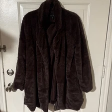 Love Tree Women's Medium Super Soft Faux Fur