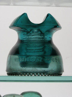 CD 252 [10] Hemingay 62 error embossing aqua glass insulator VNM