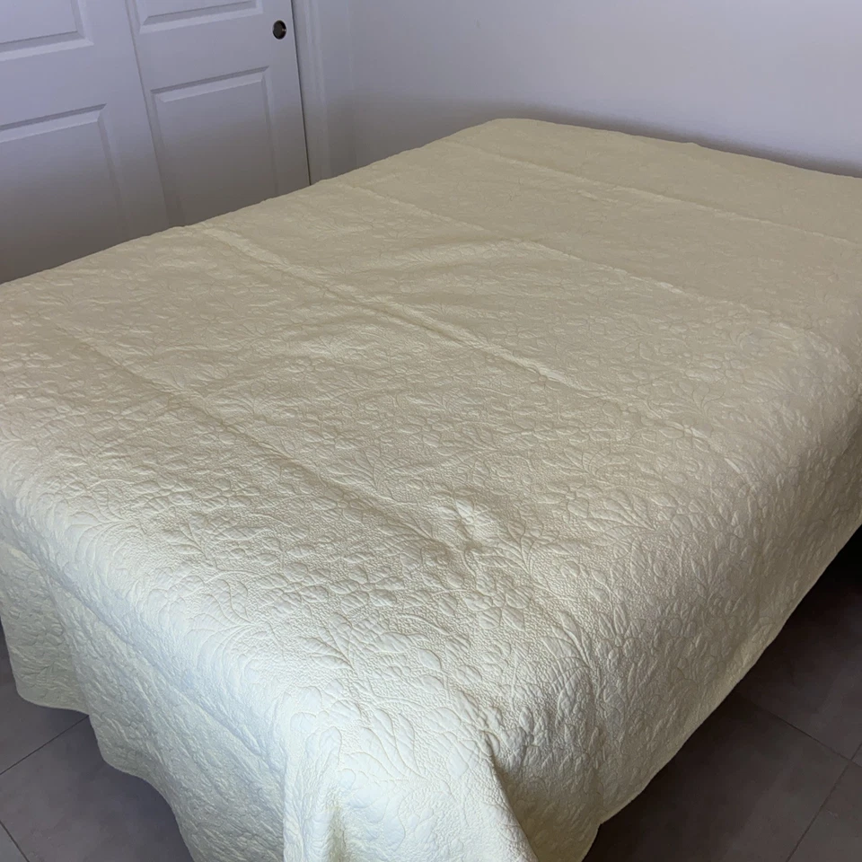 Queen amarillo pálido reversible cobertor algodón 88”X 100” DEFECTUOSO” Foto 4 de 4