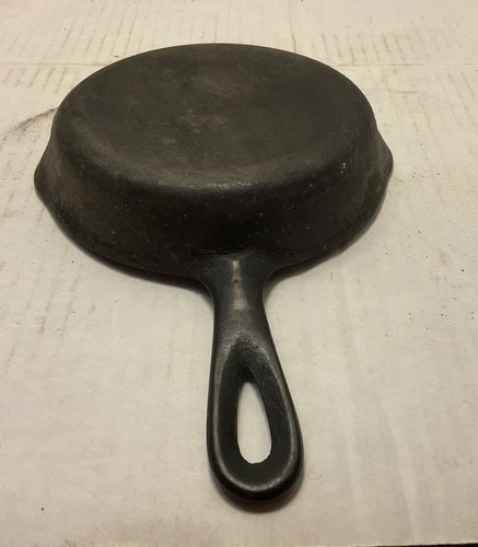 Vintage Wagner Ware Sidney cast iron skillet 6.5 Diam 1053 No. 3