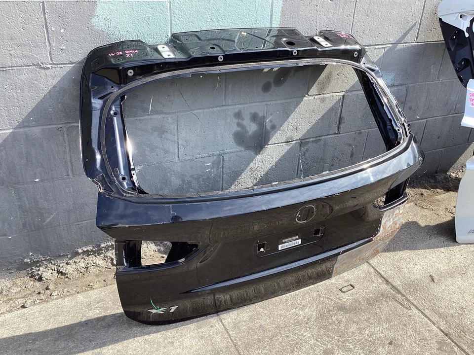 BMW X1 2016 2017 2018 2019 2020 2021 puerta trasera puerta levadiza carcasa OEM  Foto 2 de 4