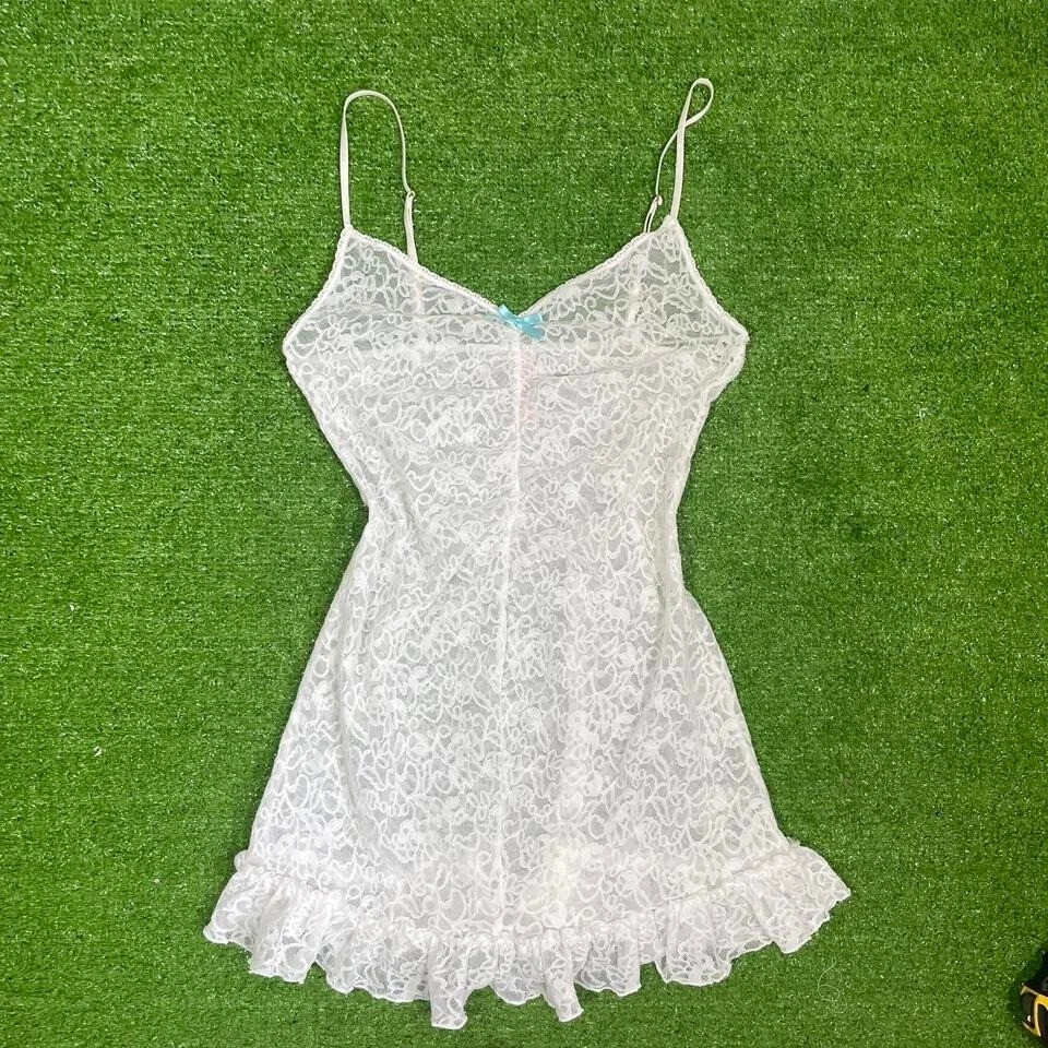 UNDERCOVER Victorias Secret Y2K "The Lacie" bianco pizzo slip lingerie mini abito orlo arricciato